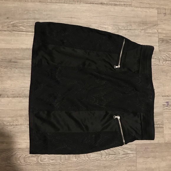 Little black skirt - Picture 1 of 3